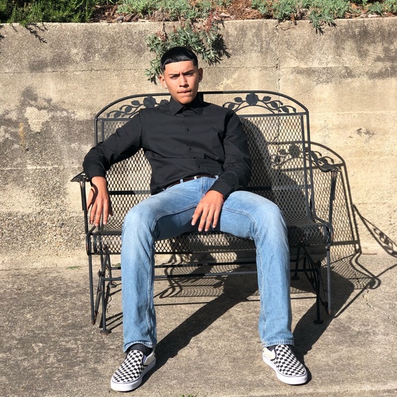 Meet your Posher, Armando - Picture 1 of 1